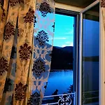 Le Finestre Sul Piediluco